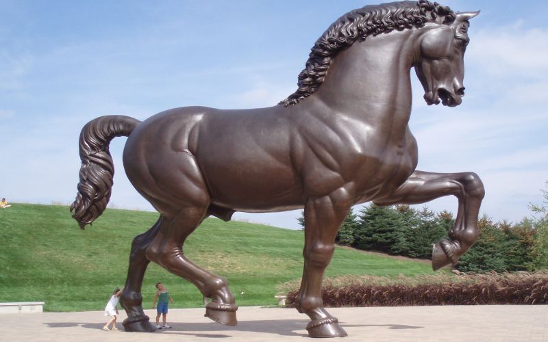 مجسمه اسب بزرگ برنزی