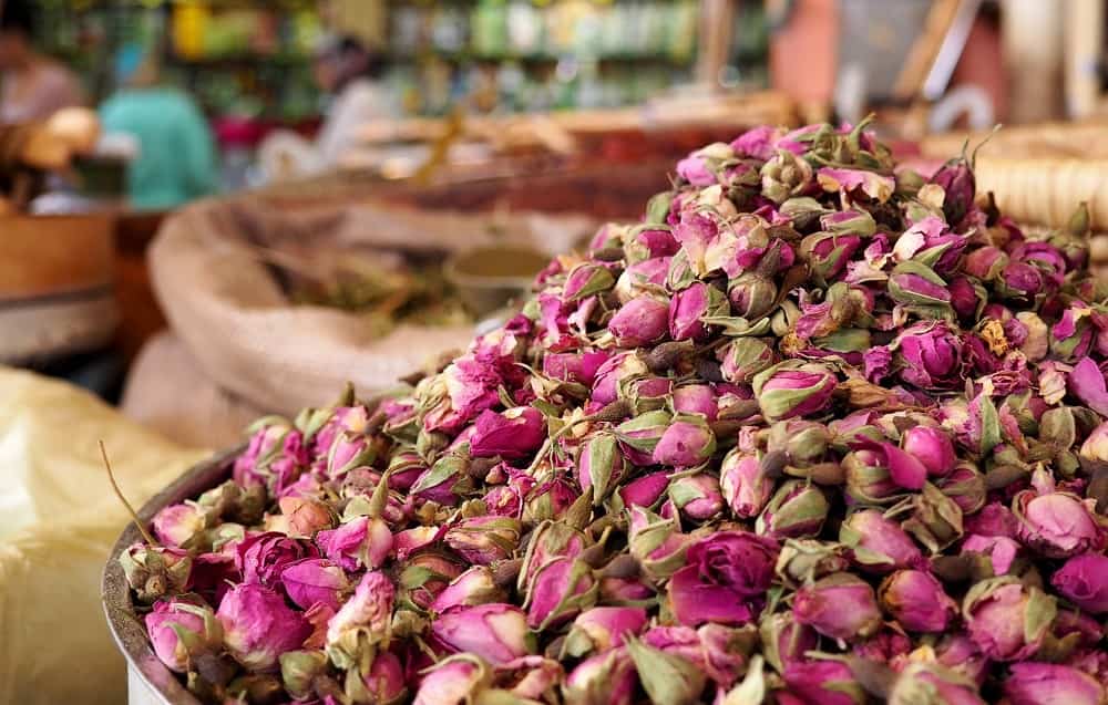 گل محمدی خشک در بازار