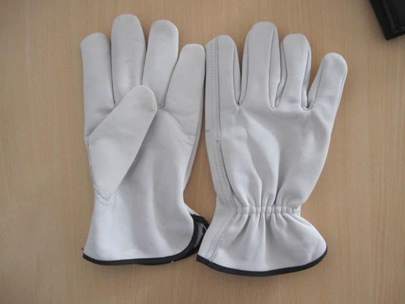 دستکش سفید