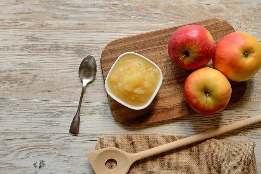 پوره میوه سیب برای نوزاد