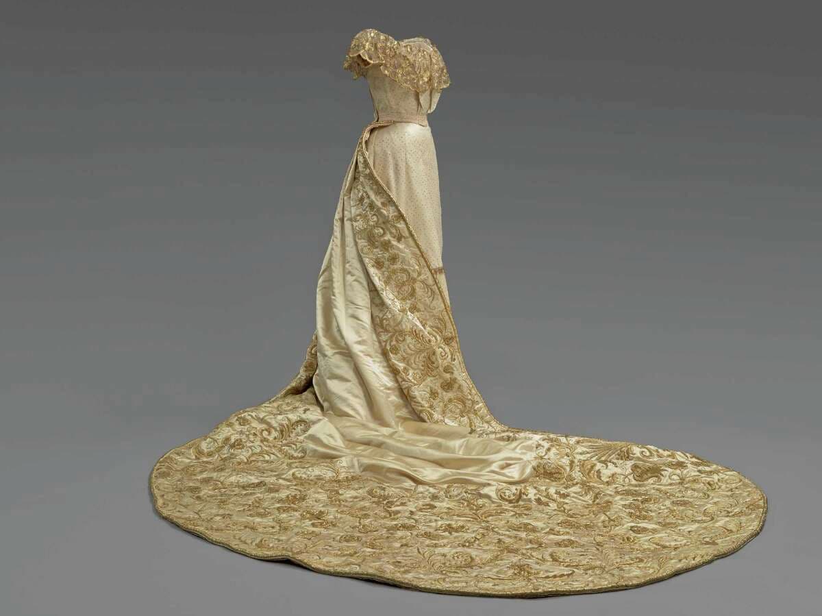لباس عروس طلایی