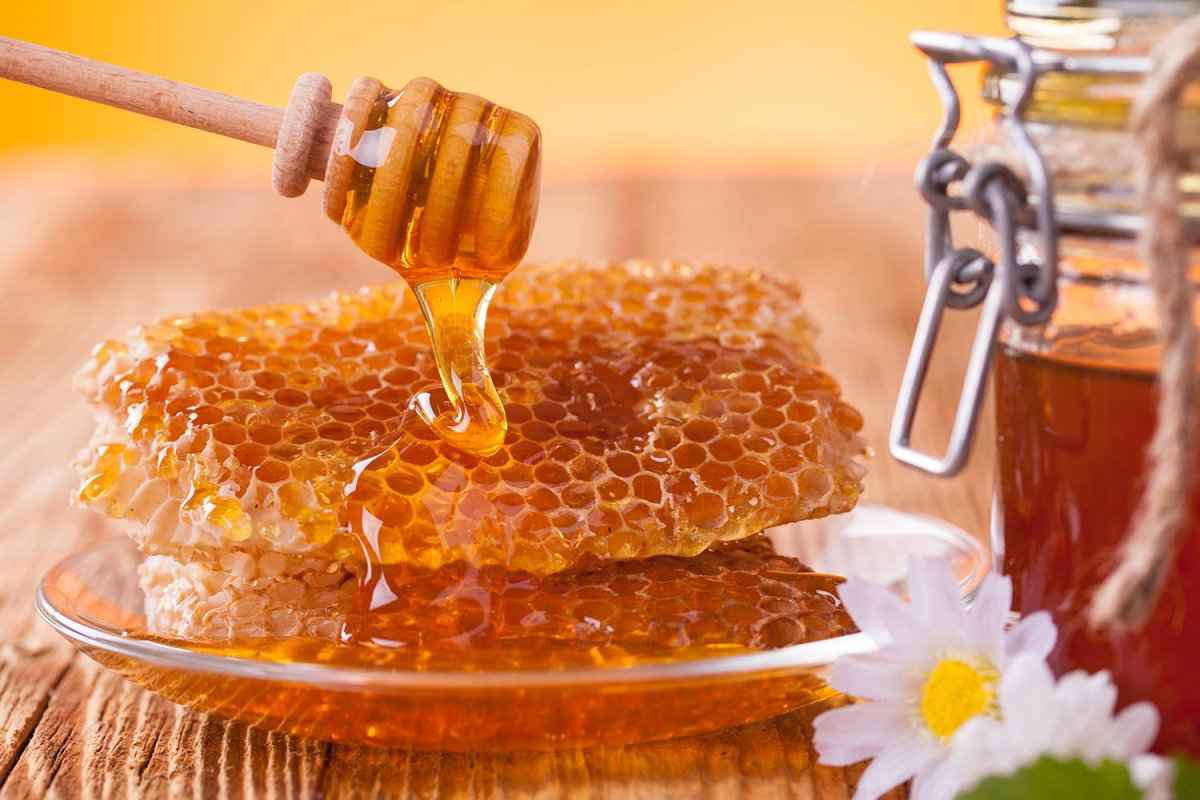 عسل طبیعی موم