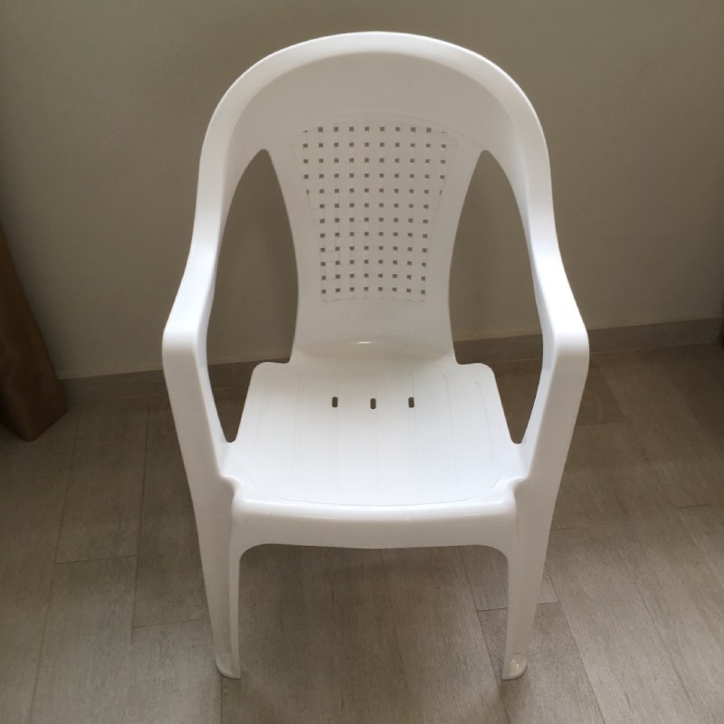 صندلی پلاستیکی سفید