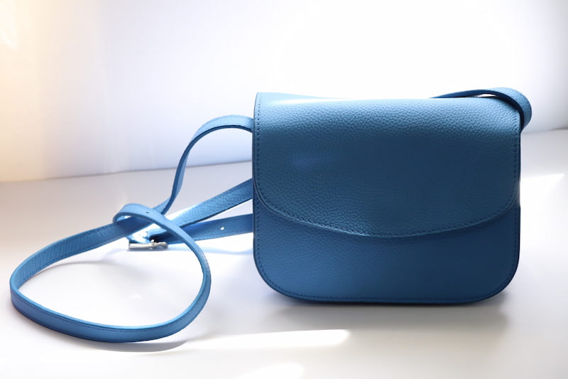 کیف چرم زنانه آبی