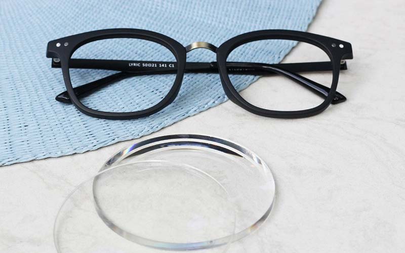 شیشه عینک طبی مردانه