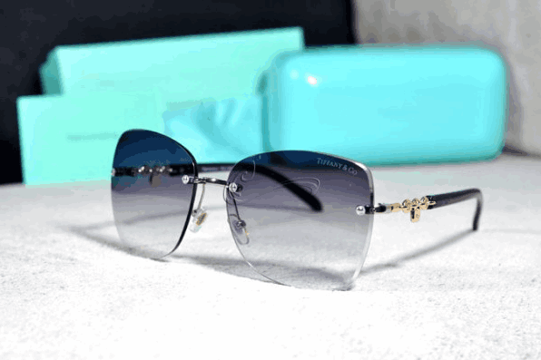 خرید جدیدترین انواع عینک آفتابی از معتبرترین برندهای دنیا