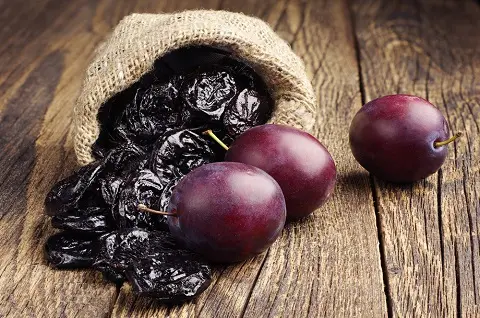 Achat de prunes noires séchées, livraison au port de Mersin