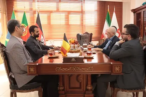 Activités d'Arad : Président de l'Association d'amitié Iran-Germany, ancien ambassadeur d'Iran en Romania, en Germany, au Kuwait, rassemblements de commerçants, bureau Indian et images captiv