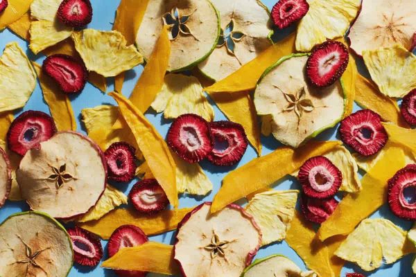 Quelle est la différence entre les chips de fruits et les fruits secs
