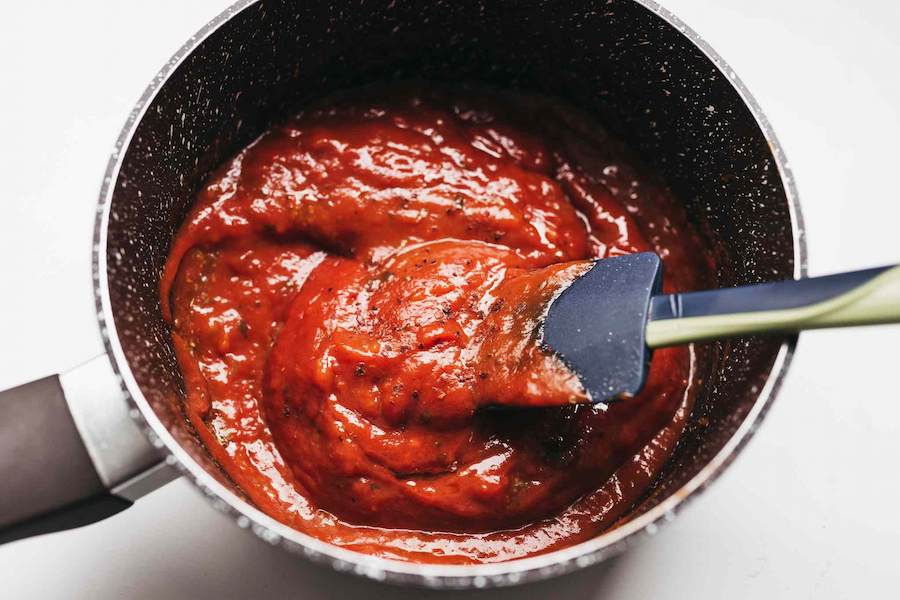 Comment faire de la sauce tomate pour pizza avec passata