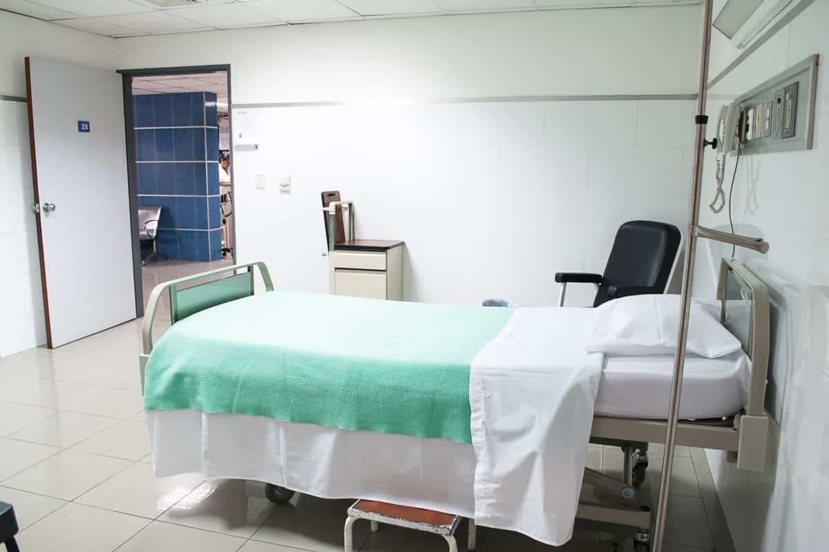 अस्पताल की बेड